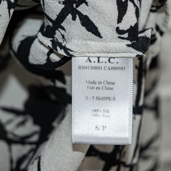 A.L.C.  Silk white black Splatter print Blouse Vneck Women's Small - Picture 6 of 6